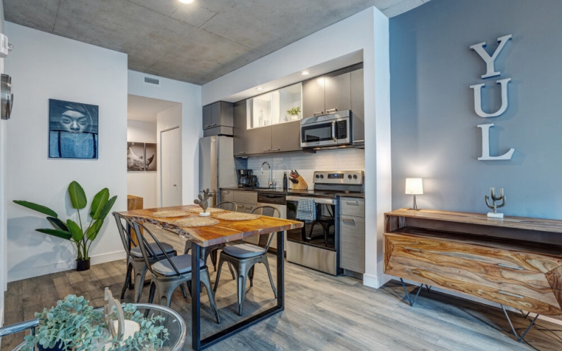 Serviced 1-Bedroom Apartment Near Metro Station in Montreal