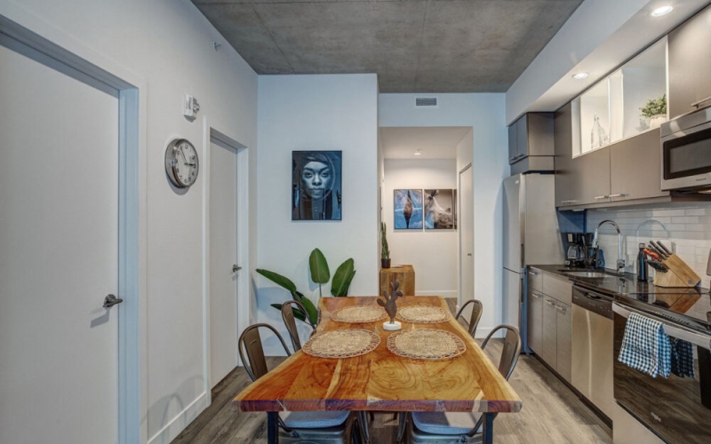 Executive 2 Bedroom with 2 Bathroom in Vancouver | Richard & Pender Building