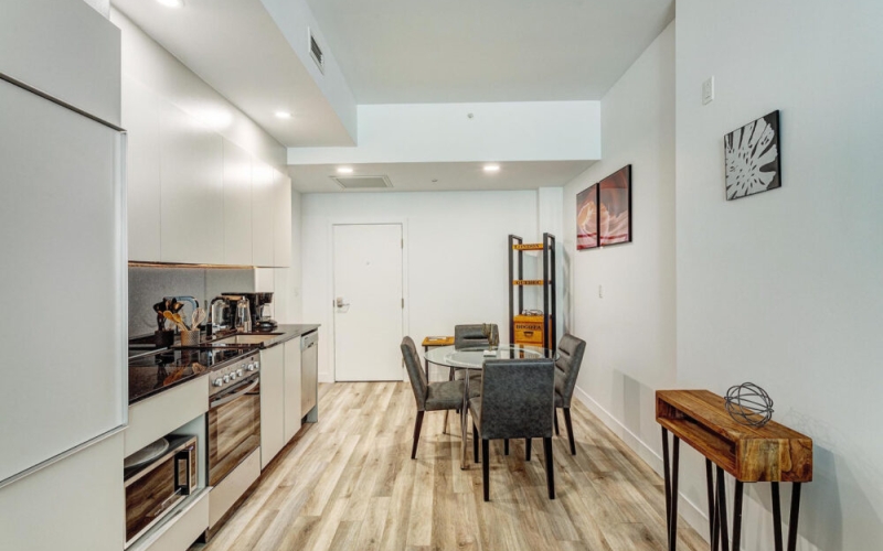 Executive 1 Bedroom Apartment in Montreal | Stanbrooke Building