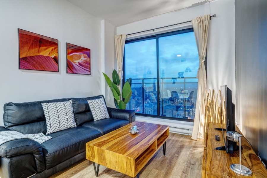 Corporate 1 Bedroom Apartment in Montreal | Le Smith Building Main Image