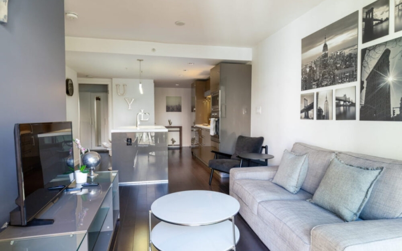 Furnished Serviced 1 Bedroom Apartment in Vancouver | Telus Gardens Building