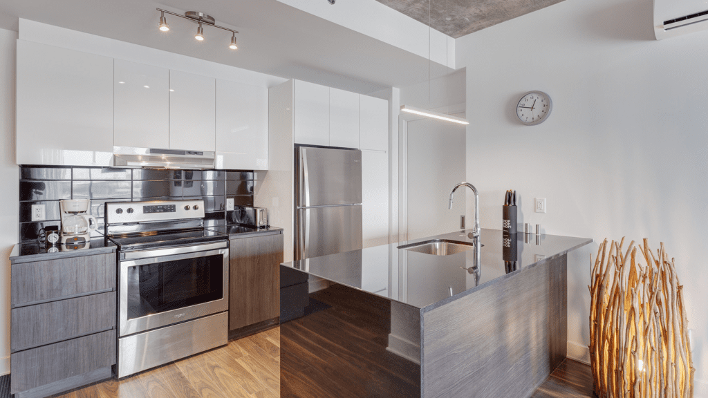 short-term rentals for individuals having home renovations in Brossard