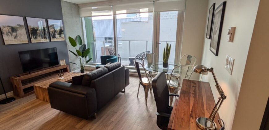 Luxe 2BR Apt with Balcony near Johnson Street