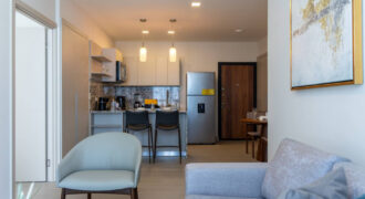 Bright 2-Bedroom Overlooking the Sea and Greenery