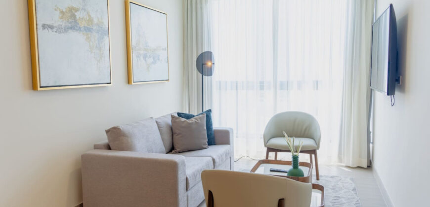 Bright 2-Bedroom Overlooking the Sea and Greenery