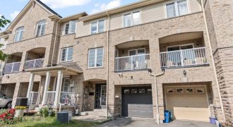Contemporary 3BR Townhouse in Ajax