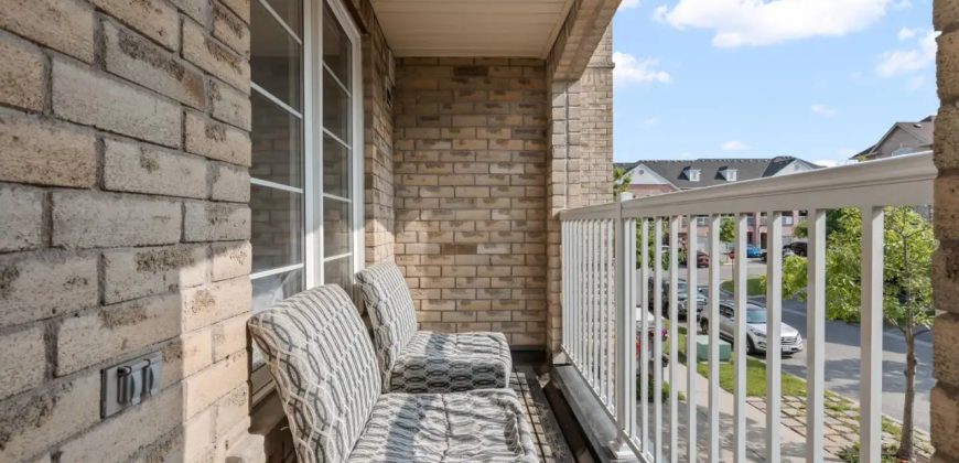 Contemporary 3BR Townhouse in Ajax