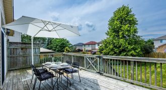 High-Ceiling Home & Relaxing Patio in Waterloo