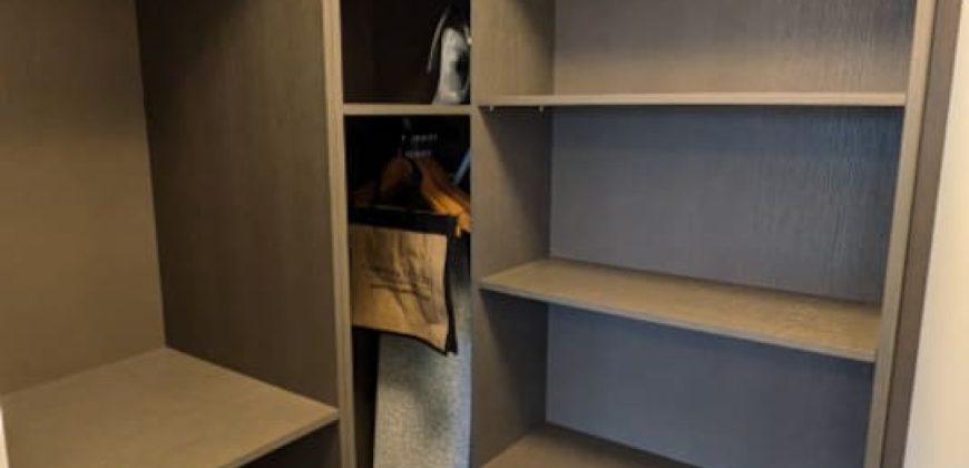 Luxe 2BR Apt with Balcony near Johnson Street