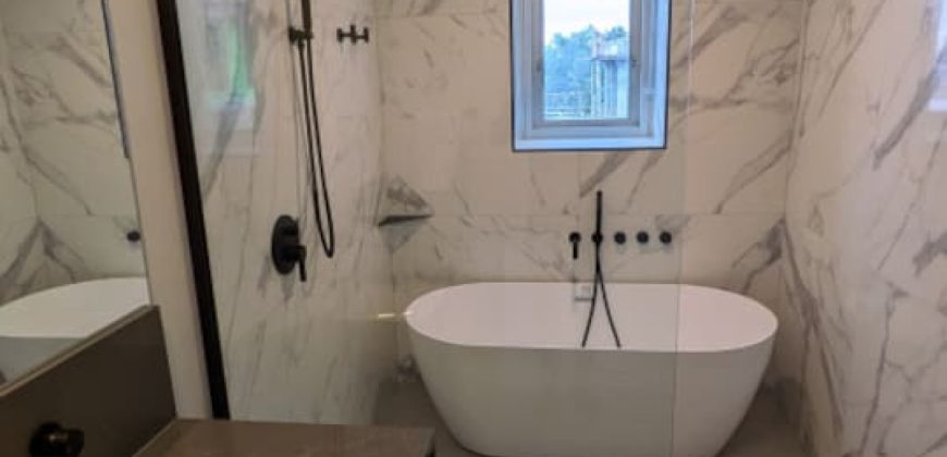 Luxe 2BR Apt with Balcony near Johnson Street