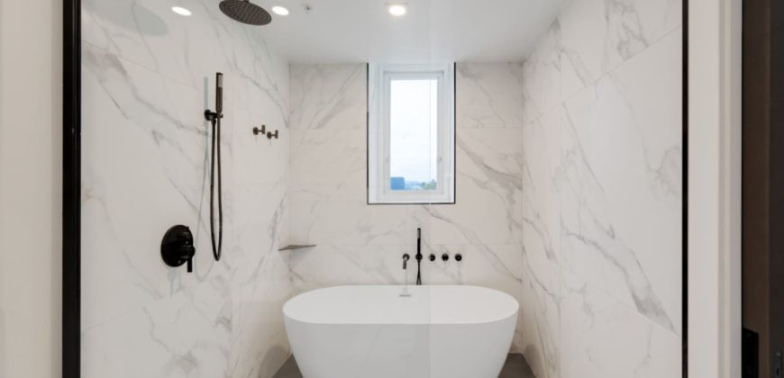 Luxe 2BR Apt with Balcony near Johnson Street