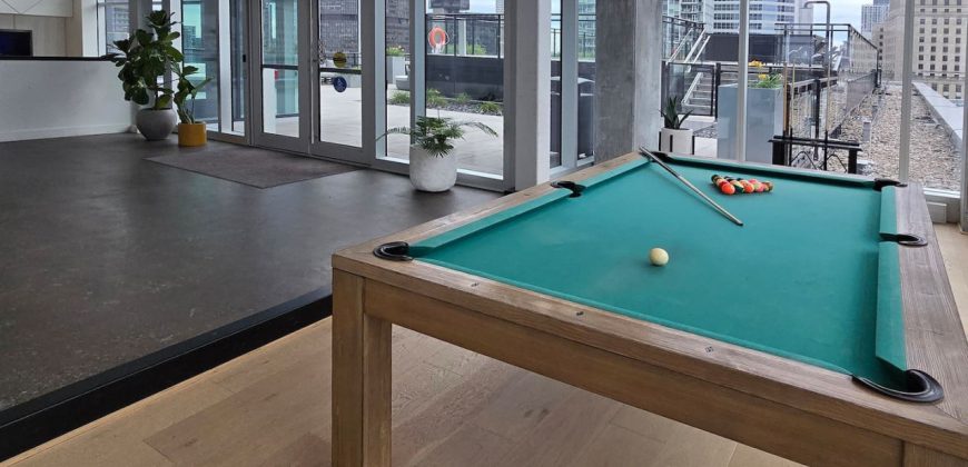 Furnished 1BR Apartment in Downtown Montreal w/ Pool & Gym