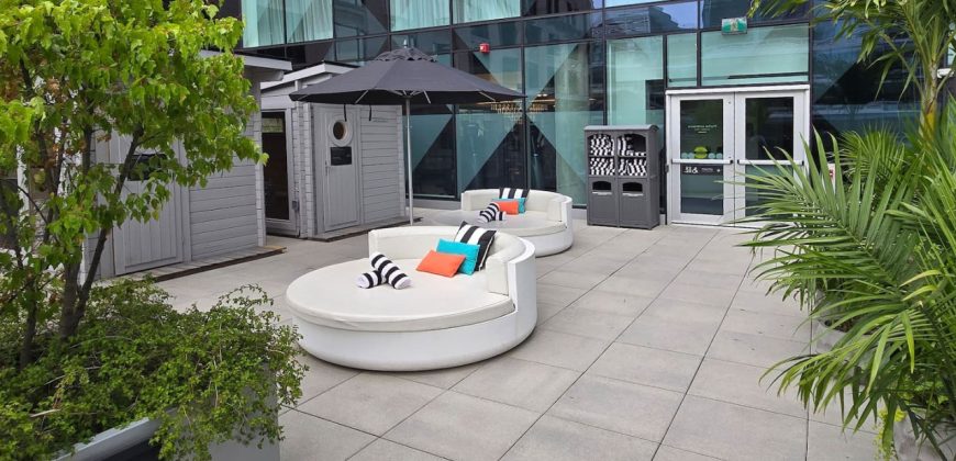 Furnished 1BR Apartment in Downtown Montreal w/ Pool & Gym