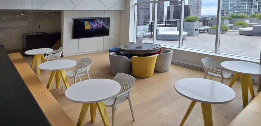 Furnished 1BR Apartment in Downtown Montreal w/ Pool & Gym