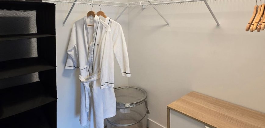 Pet-Friendly Furnished 1B Rental in Montreal with Skyline Views & Concierge