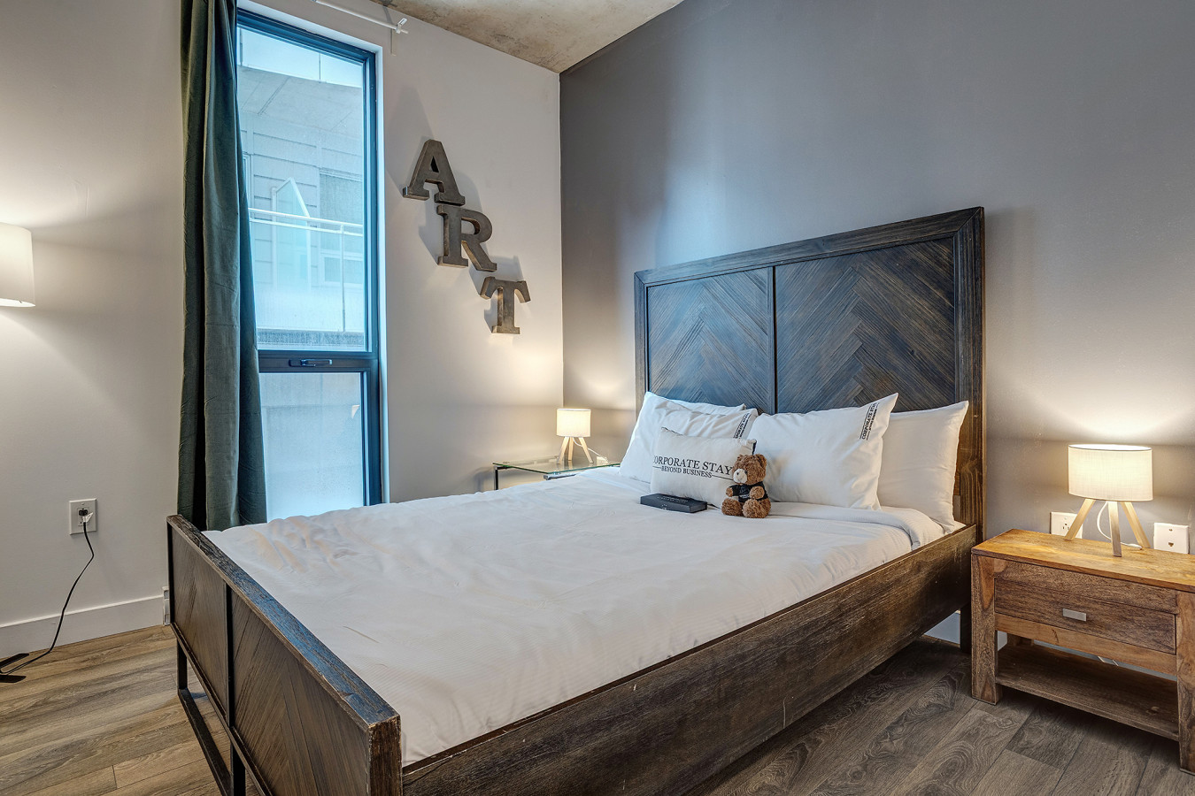 Montreal – C Lofts Le Smith – 2B1B (1006)