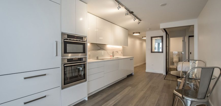 Luxe 1BR Apt with Pool, GYM and On-Site Theater Luxe 1BR Apt with Pool, GYM and On-Site Theater