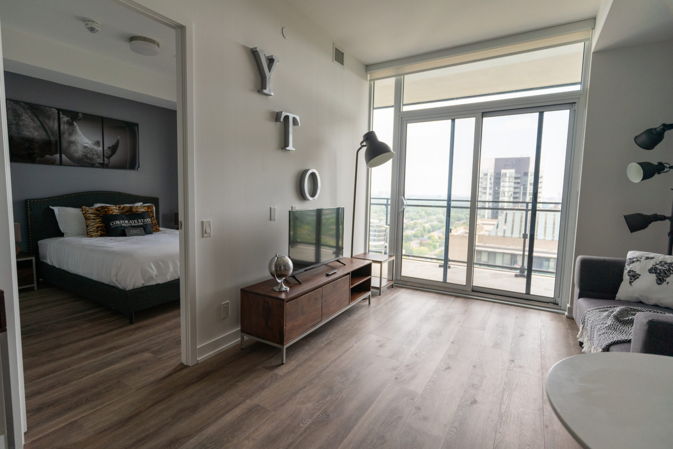 Fully Furnished One-Bedroom Apartment in Toronto