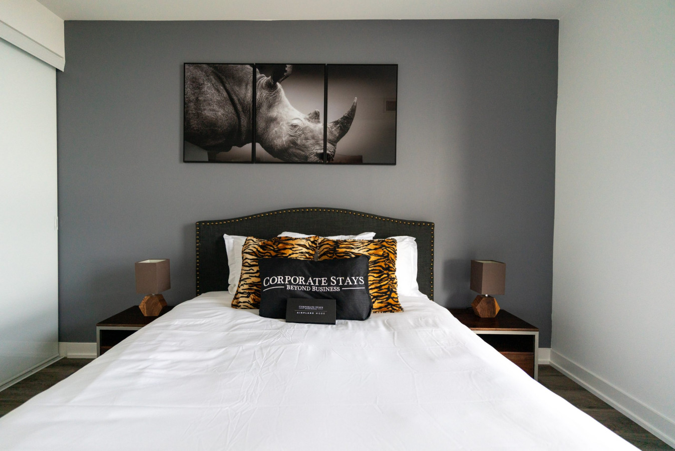Stylished and Fully furnished 2BR in Toronto