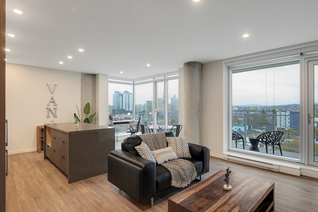 Furnished rentals with floor-to-ceiling windows Victoria - The Wedge