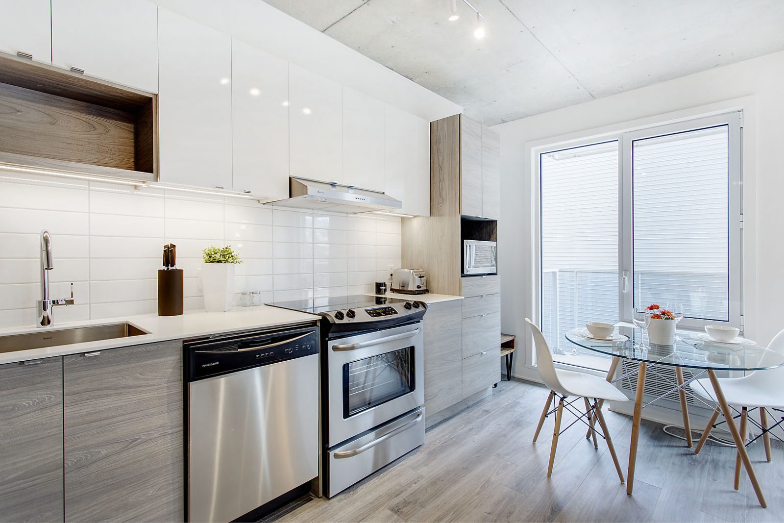 Le Shaughn studio kitchen and dining 2 scaled 1