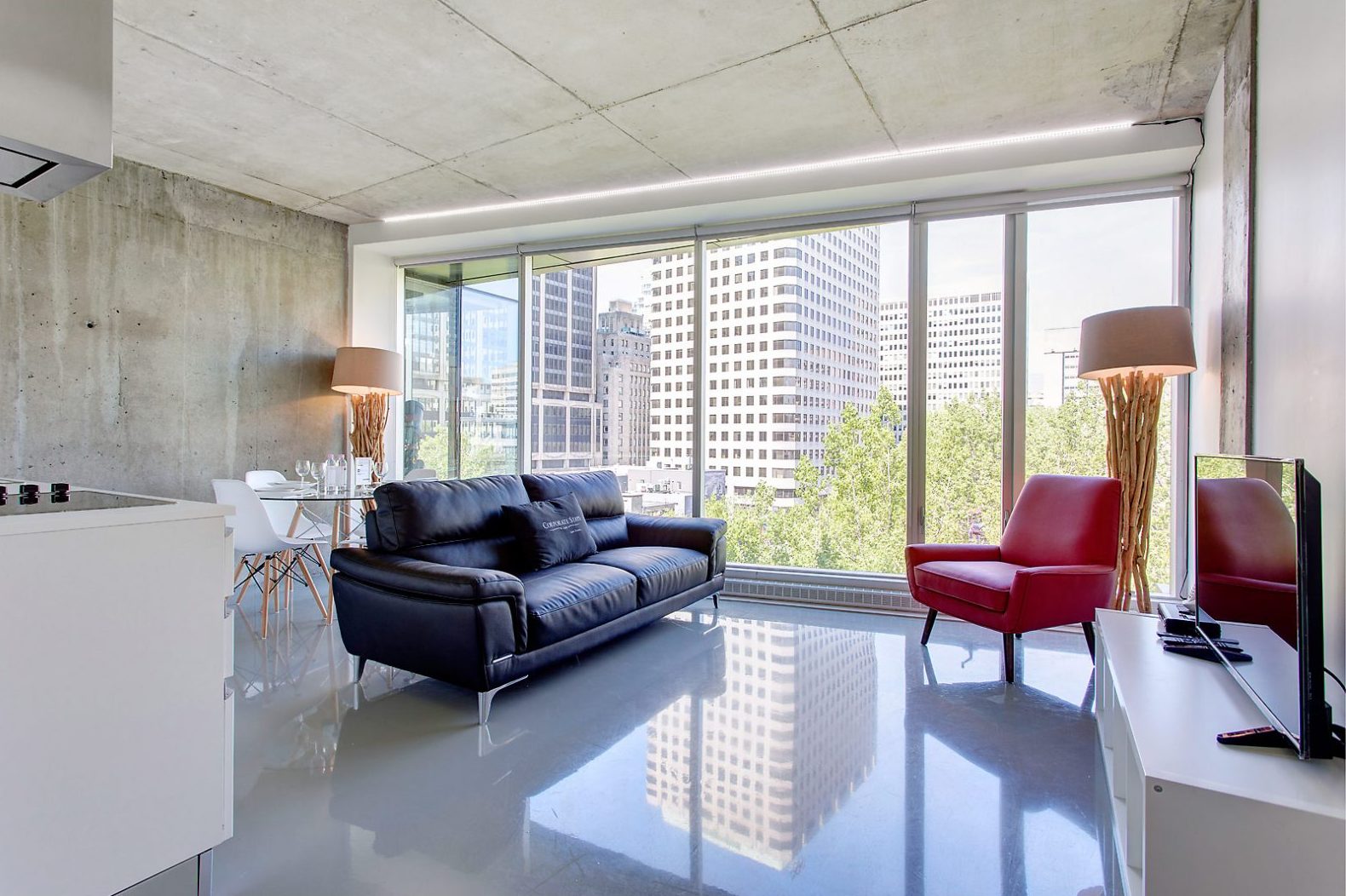 Loft4U 2 bedroom living area1 scaled e1624992292216 2