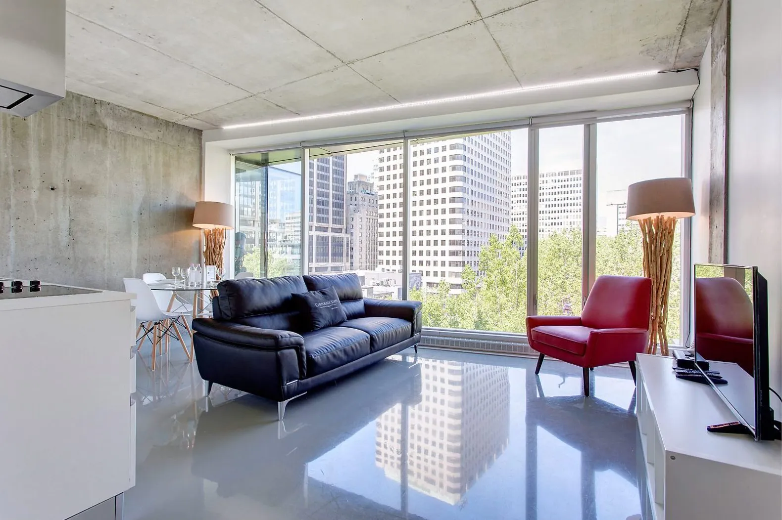 Loft4U 2 bedroom living area1 scaled e1624992292216 2