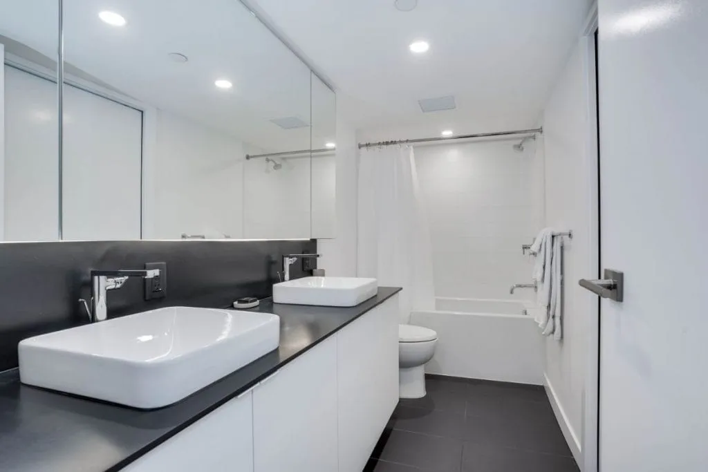La salle de bain des 2 chambres Zephyr