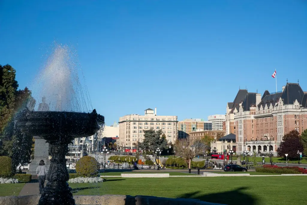 Frente marítimo y horizonte de Victoria, Columbia Británica