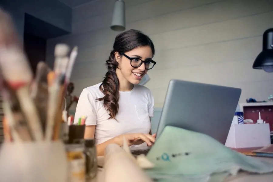 photo of woman using her laptop 935756 scaled 1